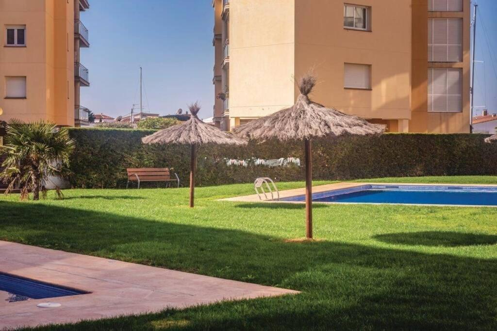 Ferienwohnung Apartamento En Roses Con Parking Y Piscina Exterior foto